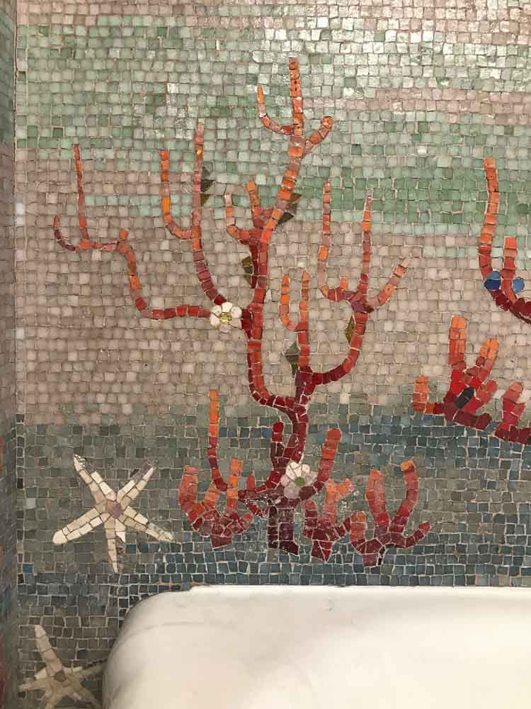 restauro mosaico bagno privato